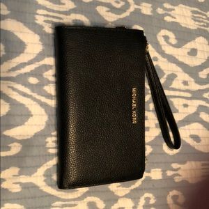 Michael Kors phone and wallet wristlet